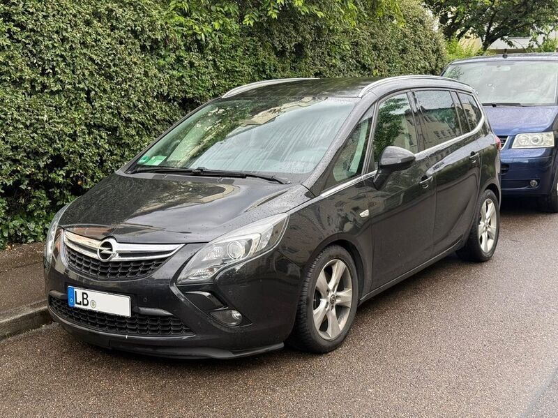 Schwarz Gebraucht 2014 Opel Zafira Tourer Sport Van / Kleinbus | 8.950 € (Teuer) - Bild 1/1
