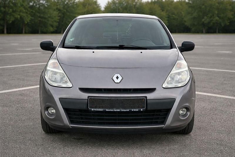 Gebraucht Renault Clio III Expression 75 PS (55 kW) 2009 Grau Kleinwagen
