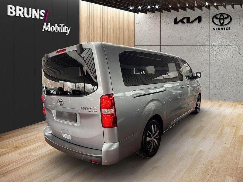 Gebraucht Toyota Proace Verso Team 177 PS (130 kW) 2024 Silber Kombi