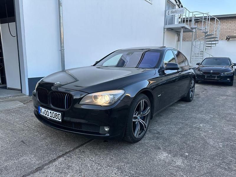 Gebraucht BMW 750 M Performance 408 PS (300 kW) 2011 Schwarz Limousine
