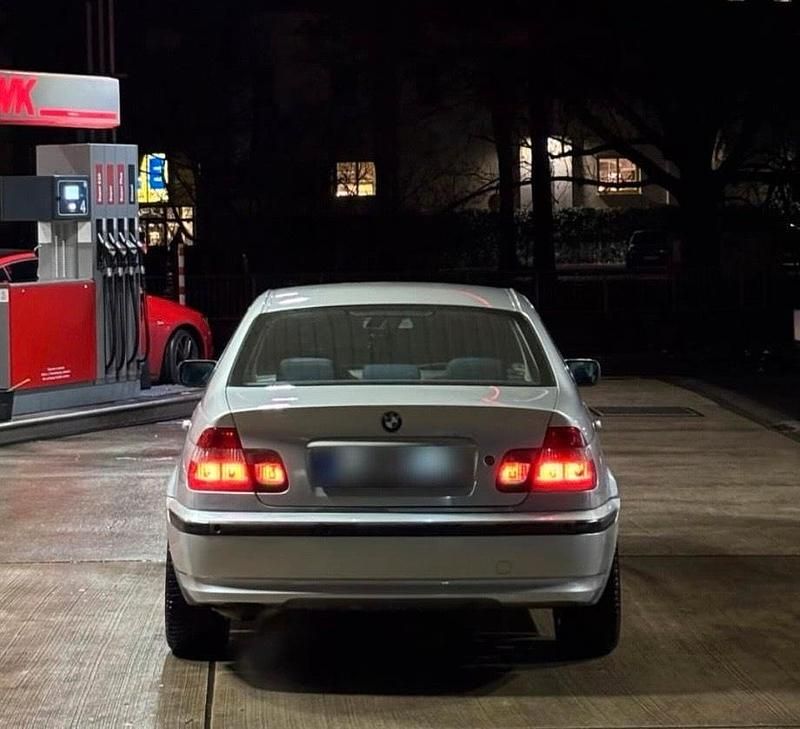 Gebraucht BMW 320 153 PS (112 kW) 2004 Silber Limousine