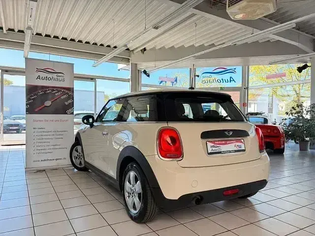 Begagnad Mini ONE 75 HK (55 kW) 2017 Vit Halvkombi
