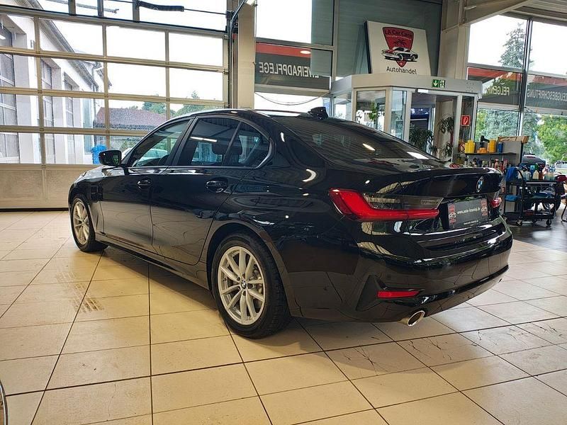 Gebraucht BMW 330e Advantage 184 PS (135 kW) 2020 Schwarz Limousine