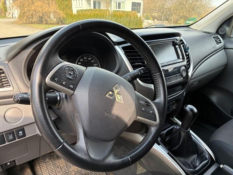 Gebraucht Mitsubishi L200 181 PS (133 kW) 2017 Silber Pickup