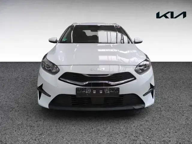 Gebraucht Kia Ceed Sportswagon Vision 140 PS (102 kW) 2025 Wd) cararraweiss (weiss Kombi