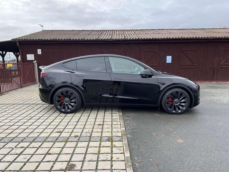 Schwarz Gebraucht 2022 Tesla Model Y Performance SUV | 39.999 € (Fairer Preis) - Bild 1/4
