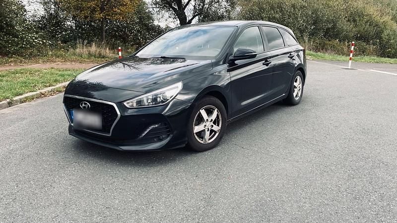 Schwarz Gebraucht 2019 Hyundai i30 Kombi | 9.900 € (Guter Preis) - Bild 1/4