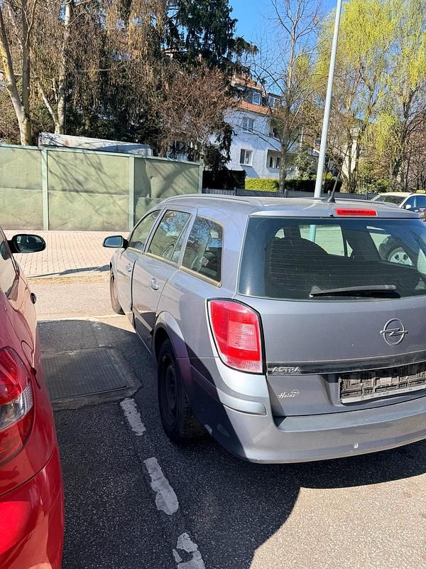 Gebraucht Opel Astra 106 PS (77 kW) 2007 Grau Kombi