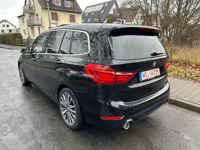 Gebraucht BMW 220 Gran Tourer Sport Line 192 PS (141 kW) 2019 Schwarz Van / Kleinbus