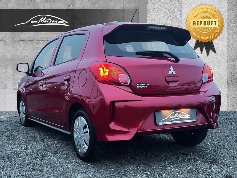 Gebraucht Mitsubishi Space Star Select 71 PS (52 kW) 2023 M) (rot Limousine