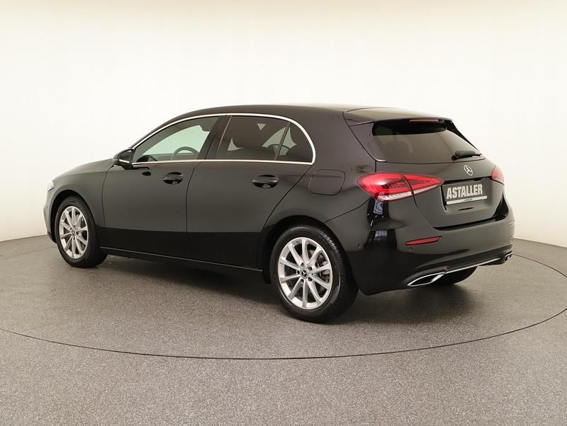 Gebraucht Mercedes A250 Progressive 224 PS (164 kW) 2021 Metalliclack kosmosschwarz Limousine