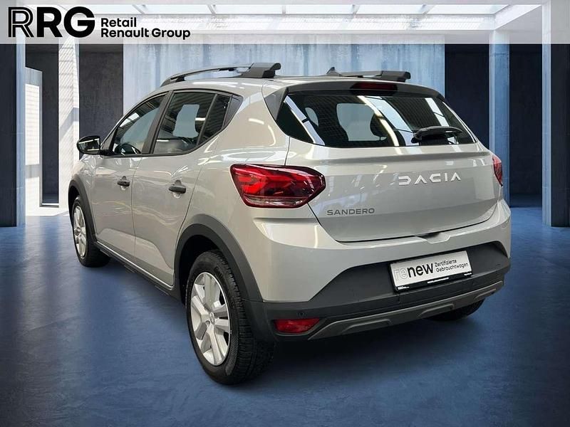 Gebraucht Dacia Sandero Essentiel 101 PS (74 kW) 2024 Mondsteingrau Limousine