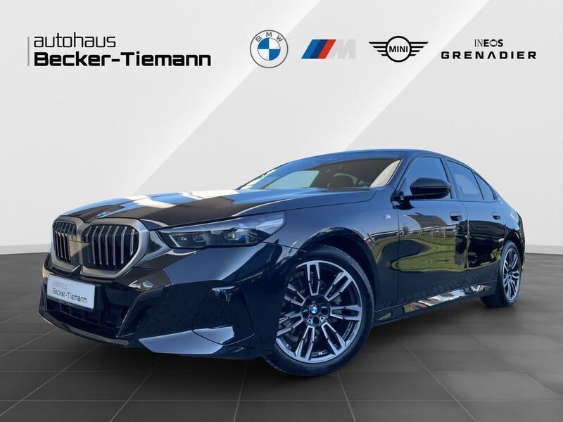 Saphirschwarz Gebraucht 2024 BMW 520 M Sport Limousine | 56.984 € (Fairer Preis) - Bild 1/4