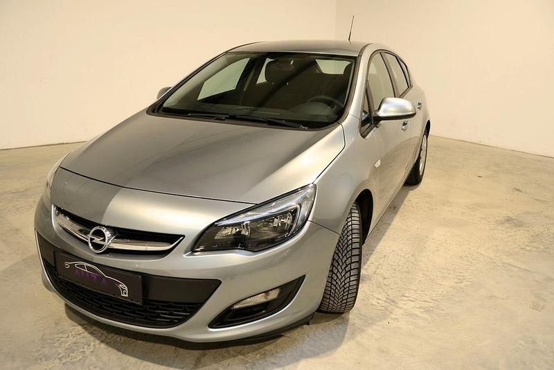 Gebraucht Opel Astra Selection 140 PS (102 kW) 2013 Grau Limousine