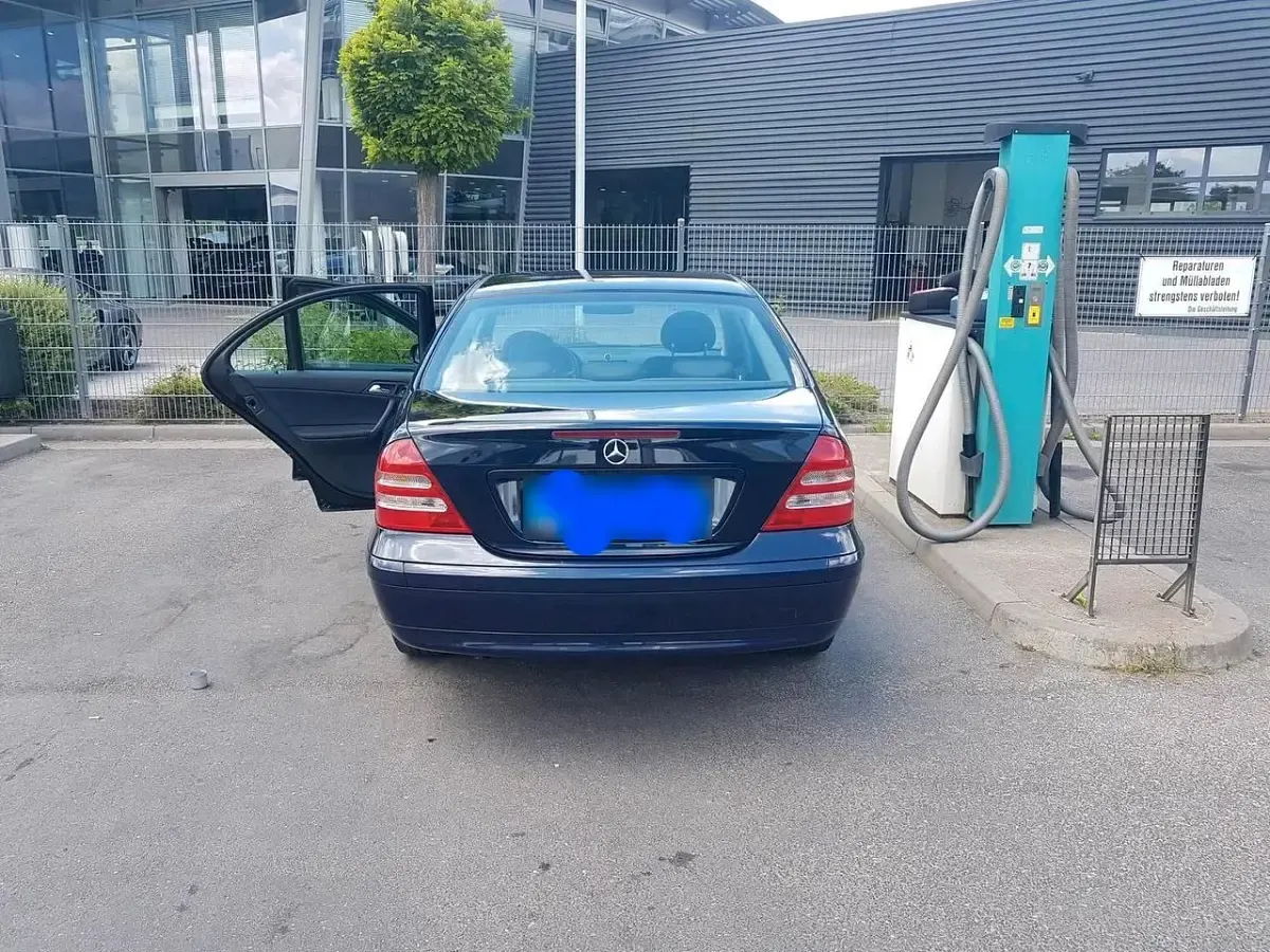 Gebraucht Mercedes C180 145 PS (106 kW) 2003 Blau Limousine