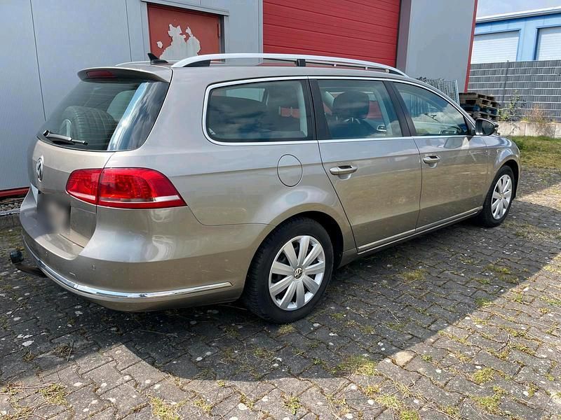 Second-hand VW Passat 150 CP (110 kW) 2014 Auriu Break