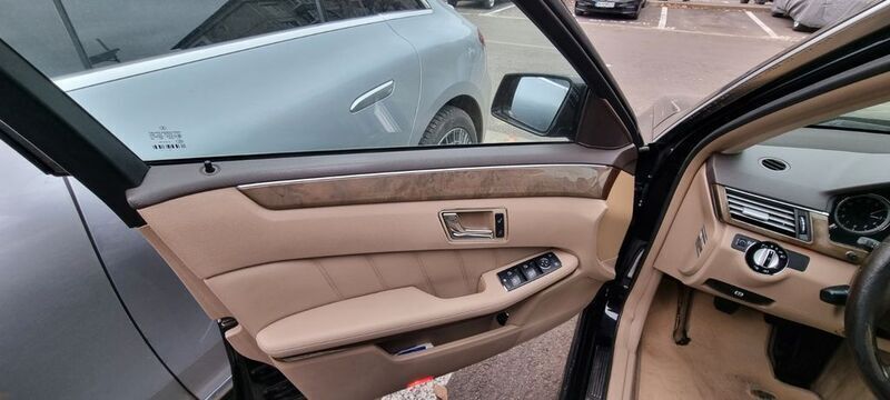 Schwarz Gebraucht 2009 Mercedes E250 Elegance Limousine | 5.600 € (Teuer) - Bild 1/4