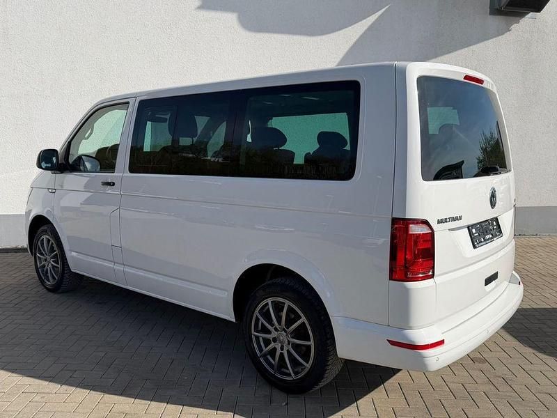 Second-hand VW Multivan 150 CP (110 kW) 2016 Alb Monovolum