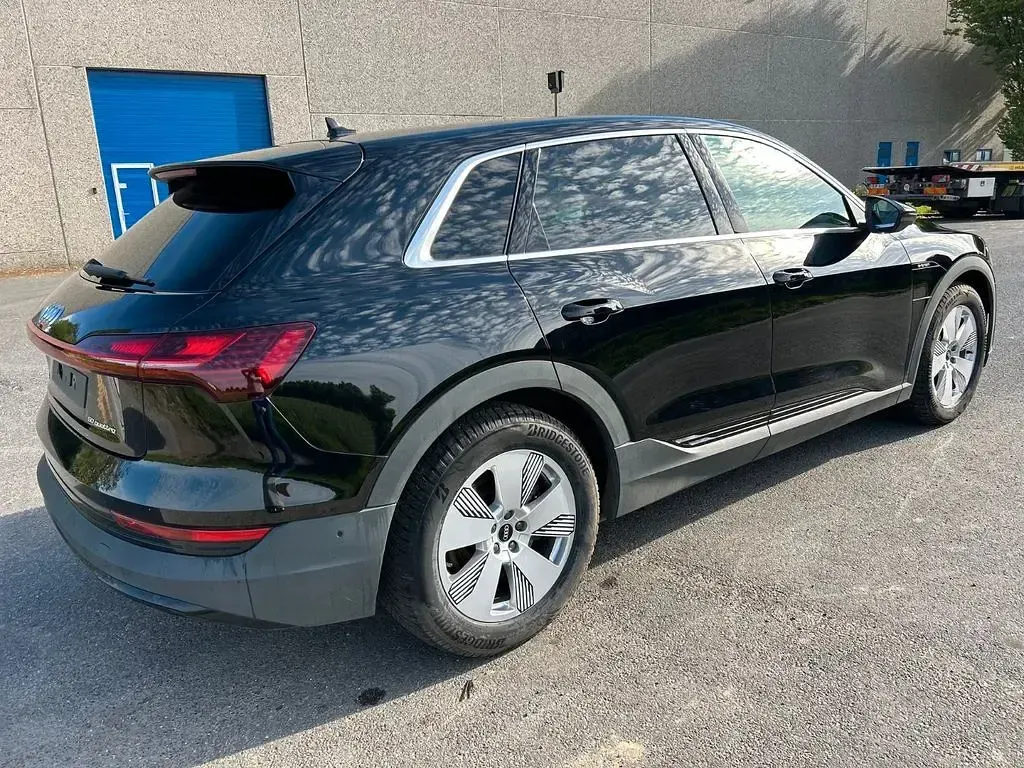 Second-hand Audi e-tron 230 kW (313 CP) 2022 Negru SUV