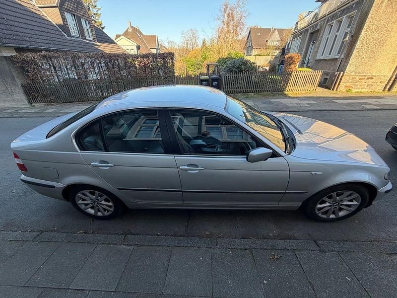 Gebraucht BMW 320 170 PS (125 kW) 2004 Silber Limousine