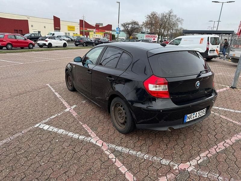 Gebraucht BMW 118 120 PS (88 kW) 2007 Schwarz Kleinwagen