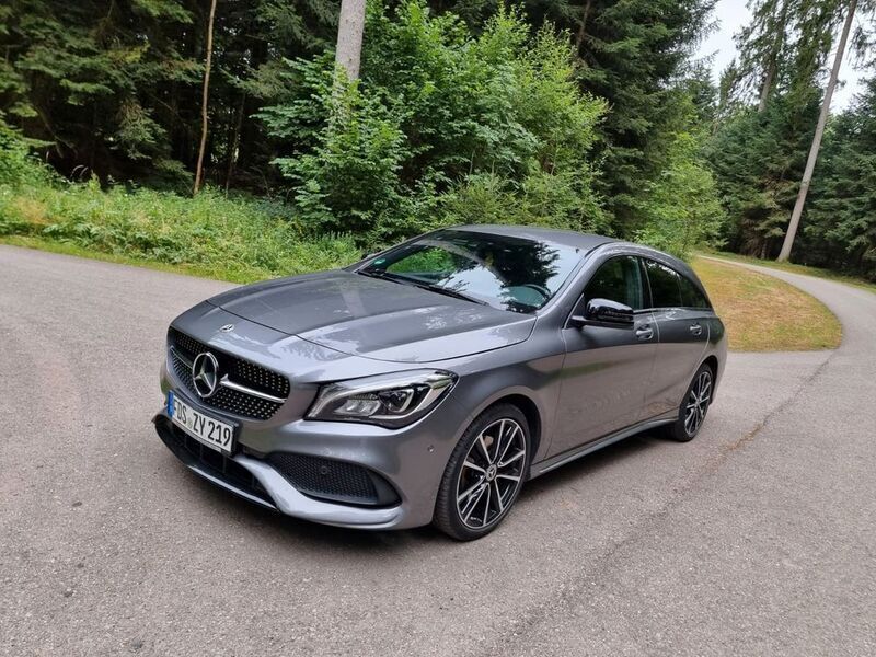 Grau Gebraucht 2019 Mercedes CLA200 Shooting Brake AMG line Kombi | 21.500 € (Superpreis) - Bild 1/4