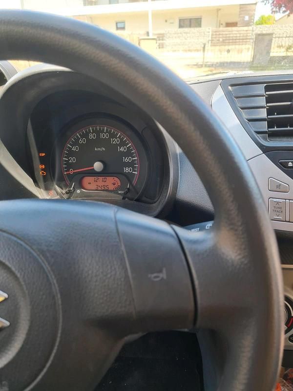Usado Suzuki Alto 68 HP (50 kW) 2010 Vermelho Citadino