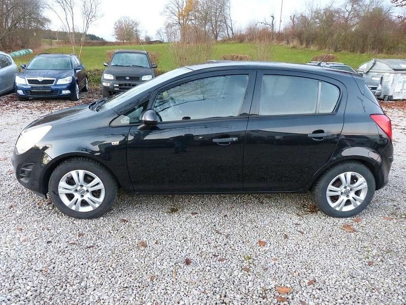 Gebraucht Opel Corsa Selection 69 PS (50 kW) 2012 Schwarz Limousine