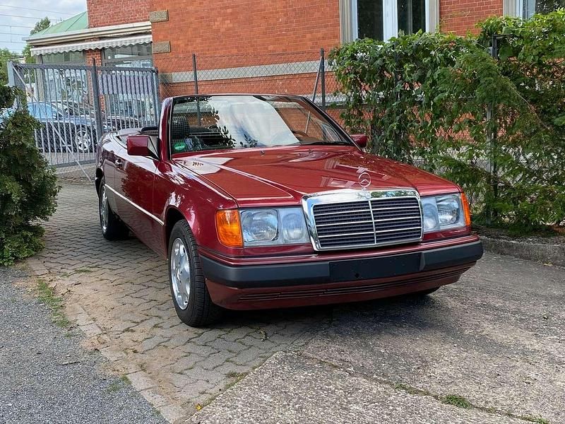 Gebraucht Mercedes E300 220 PS (161 kW) 1993 Rot Cabrio