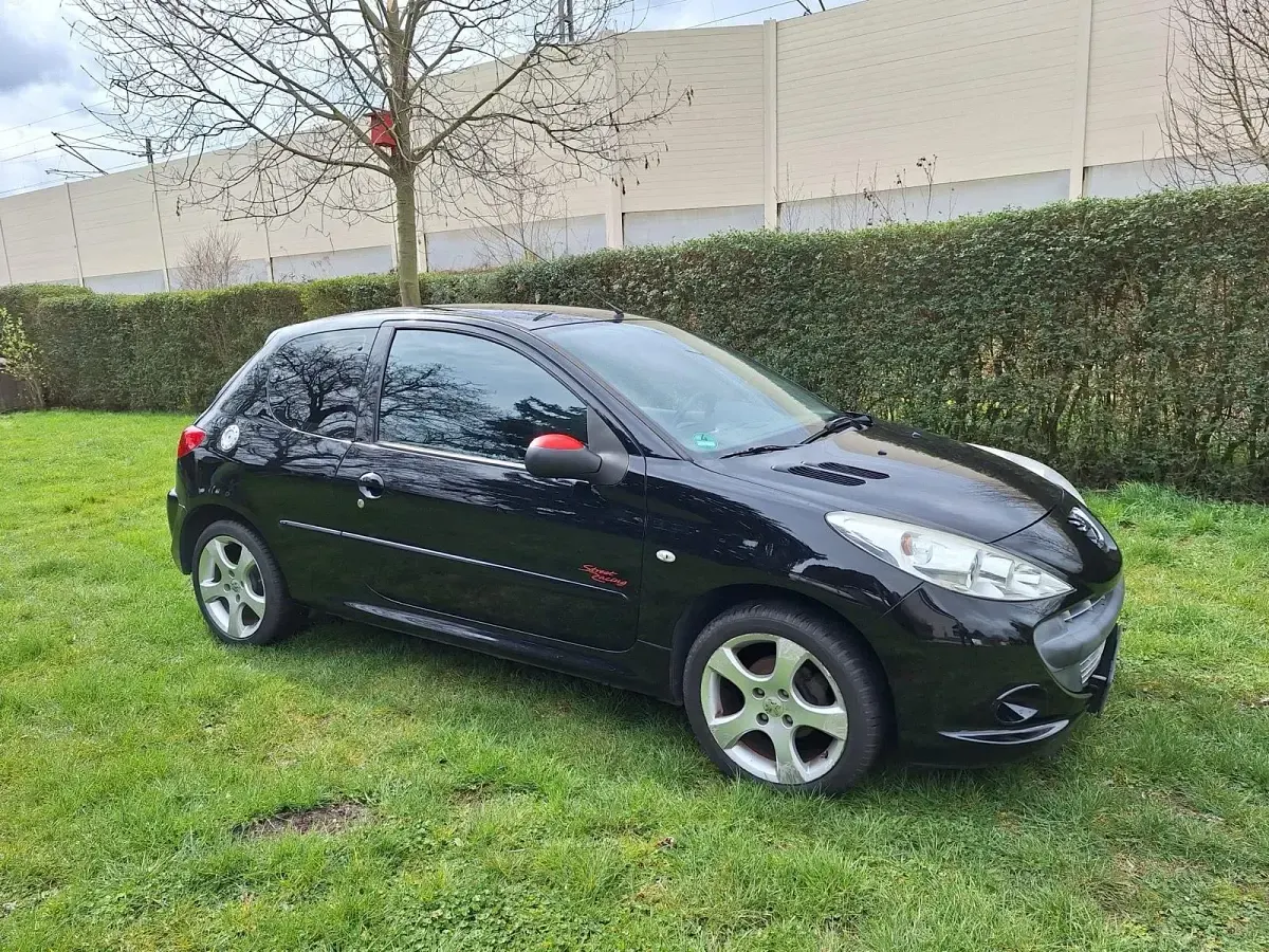 Gebraucht Peugeot 206 75 PS (55 kW) 2010 Schwarz Kleinwagen