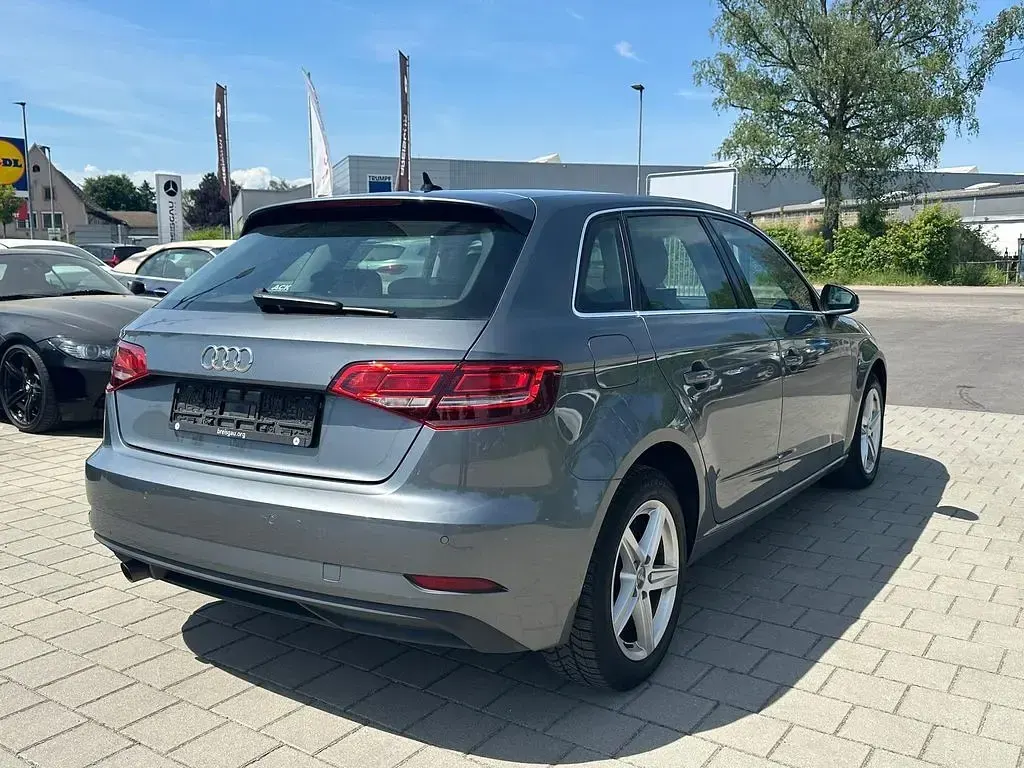 Gebraucht Audi A3 Comfort 154 PS (113 kW) 2018 Grau Limousine