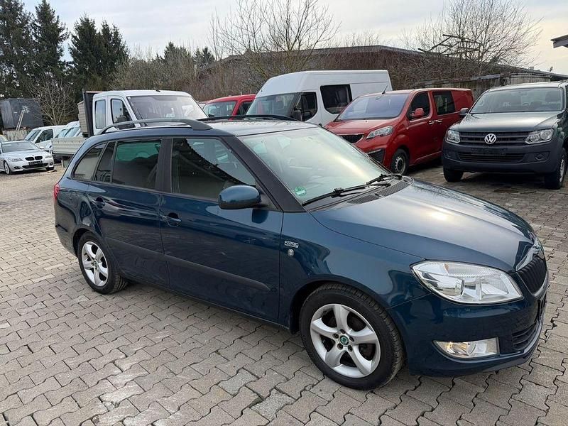 Gebraucht Skoda Fabia Family 86 PS (63 kW) 2011 Blau Kombi