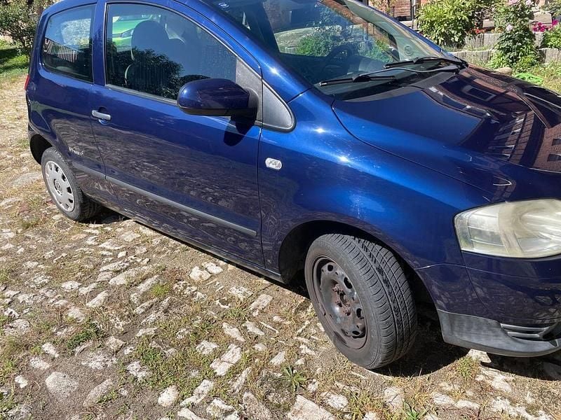 Blau Gebraucht 2009 VW Fox Kleinwagen | 1.049 € (Guter Preis) - Bild 1/4