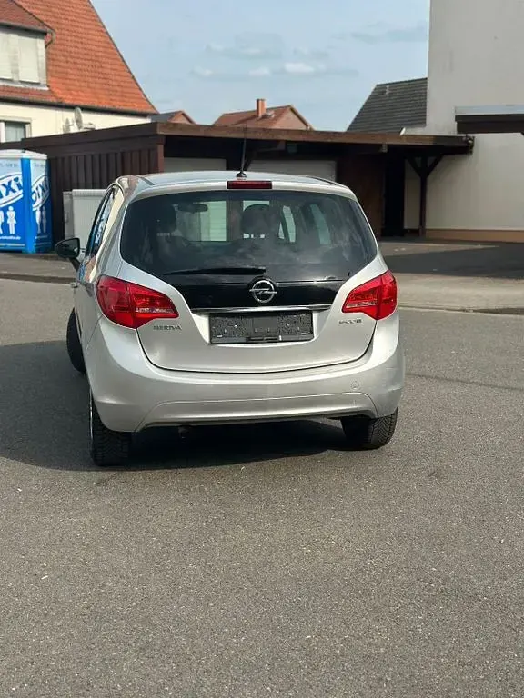 Gebraucht Opel Meriva Edition 101 PS (74 kW) 2012 Silber Van / Kleinbus