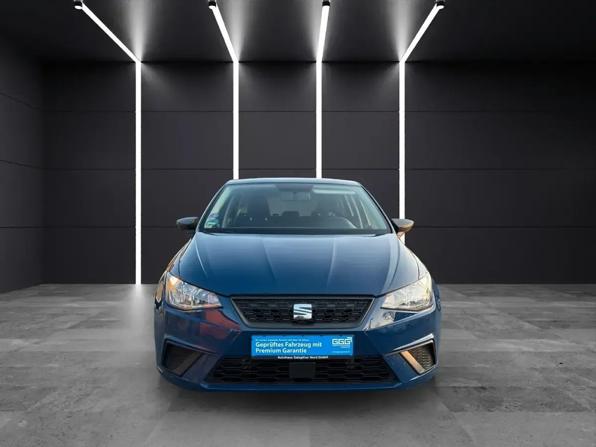Używany Seat Ibiza Reference 95 KM (69 kW) 2019 Niebieski Hatchback