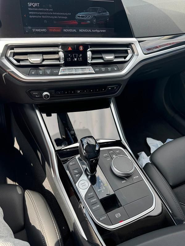 Grau Gebraucht 2021 BMW 330 Limousine | 29.000 € (Guter Preis) - Bild 1/4