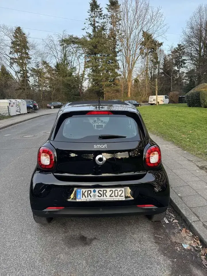 Używany Smart ForFour Basis 71 KM (52 kW) 2015 Czarny Hatchback