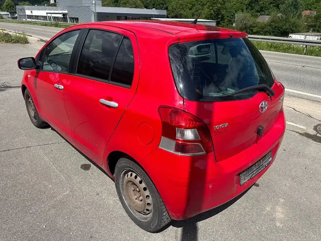 Gebraucht Toyota Yaris 99 PS (72 kW) 2013 Rot Kleinwagen
