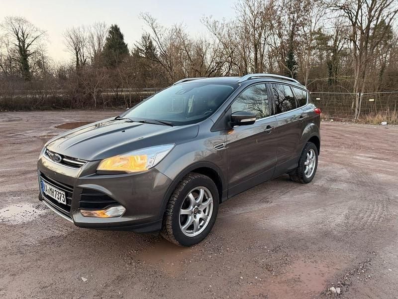 Gebraucht Ford Kuga 150 PS (110 kW) 2015 Grau SUV