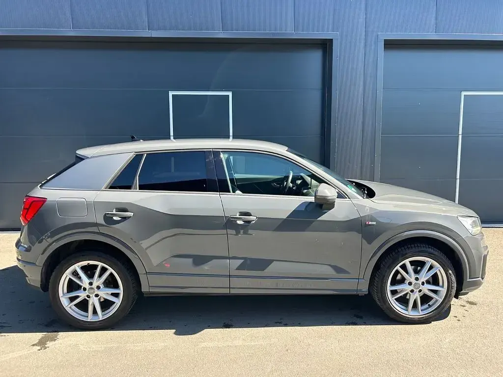 Gebraucht Audi Q2 S-Line 150 PS (110 kW) 2019 Grau SUV