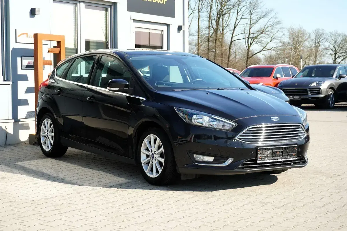 Gebraucht Ford Focus Titanium 125 PS (91 kW) 2014 Schwarz Limousine