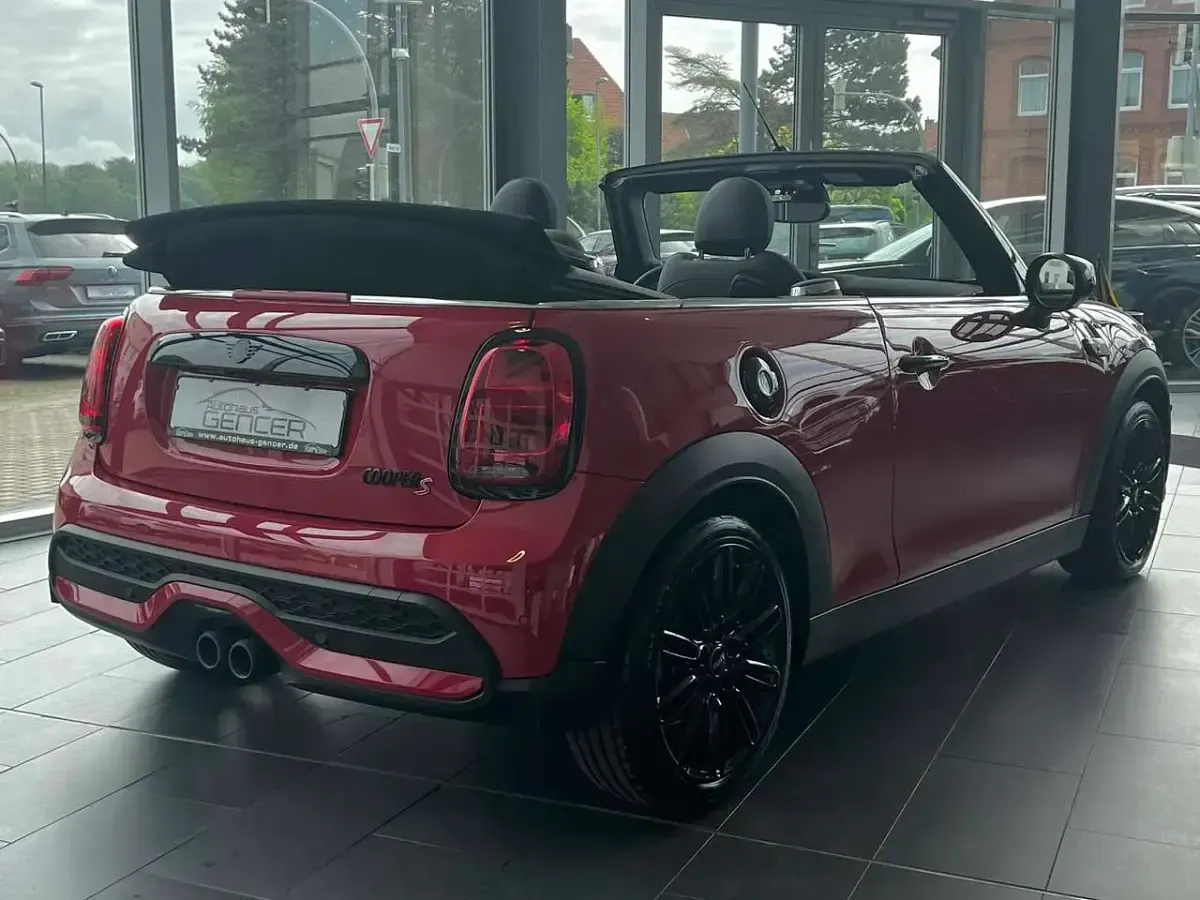 Gebraucht Mini Cooper S Cabriolet 178 PS (130 kW) 2024 Chili (solar) red Cabrio