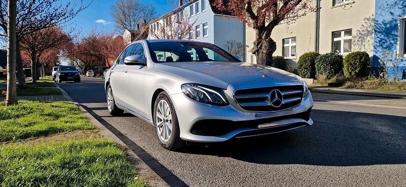 Gebraucht Mercedes E220 Avantgarde 194 PS (142 kW) 2017 Silber Limousine