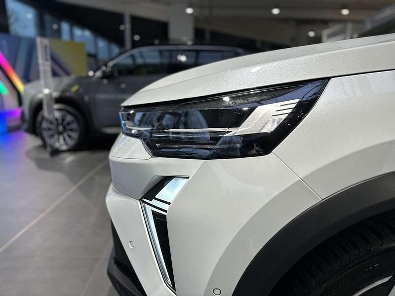 Neu Renault Captur Techno 141 PS (103 kW) 2025 Weiß/schwarz SUV