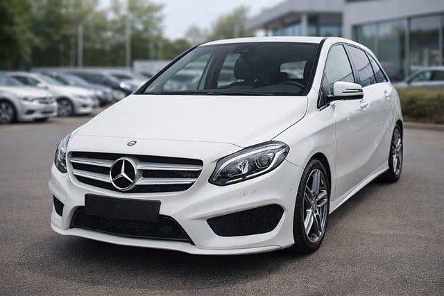Gebraucht Mercedes B180 AMG line 122 PS (89 kW) 2016 Weiß Van / Kleinbus
