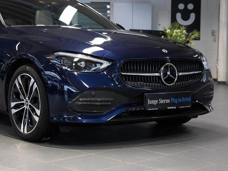 Gebraucht Mercedes C300e Avantgarde 204 PS (150 kW) 2022 Blau Limousine