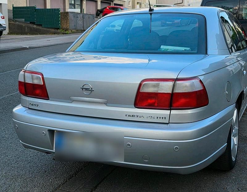 Gebraucht Opel Omega 150 PS (110 kW) 2002 Silber Limousine