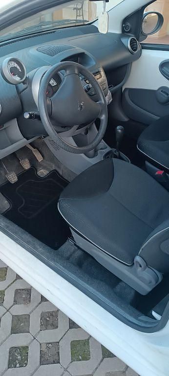 Gebraucht Peugeot 107 68 PS (50 kW) 2012 Schwarz Kleinwagen