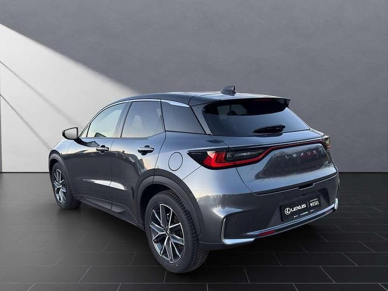 Gebraucht Lexus LBX 136 PS (100 kW) 2024 Grau SUV