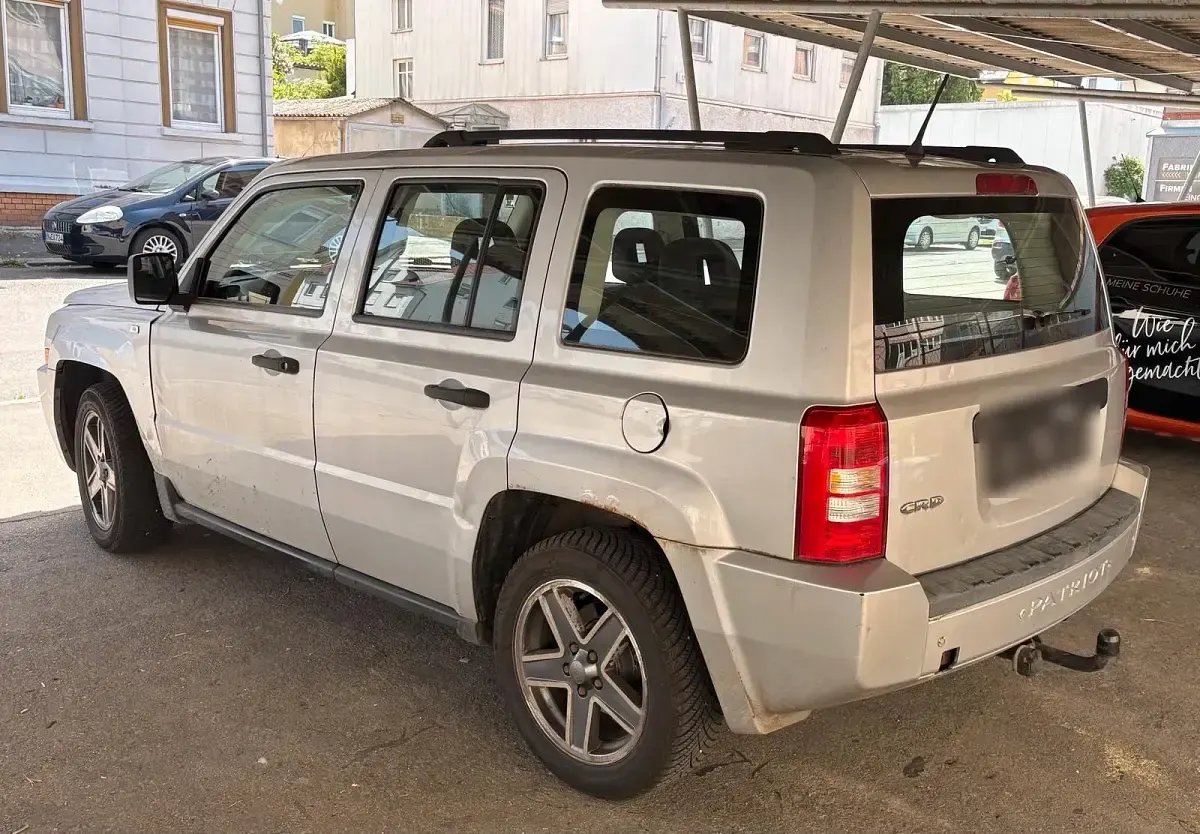 Gebraucht Jeep Patriot 163 PS (119 kW) 2010 Silber SUV